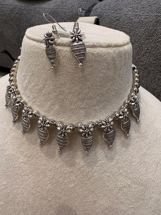 Oxidized Silver Floral Leaf Charm Necklace Set