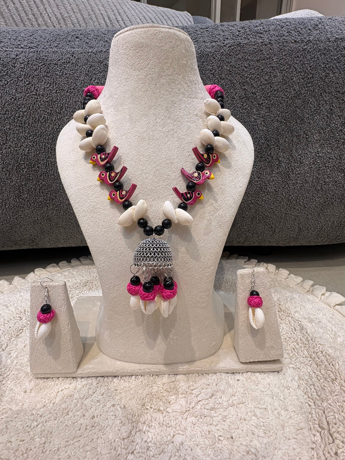 Fuchsia Bird Charm Shell Pendant Necklace Set